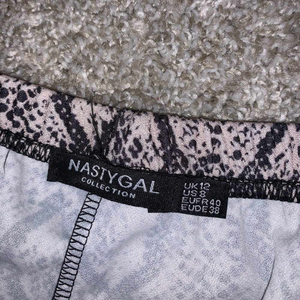 Nasty Gal Collection Snake Print Shorts size 8 - Picture 4 of 5